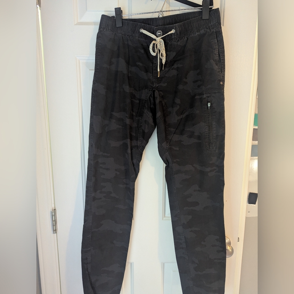Vuori Men's Black Camouflage Jogger Ripstop Pants